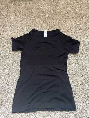 lululemon athletica Black Short-Sleeve Athletic Tee